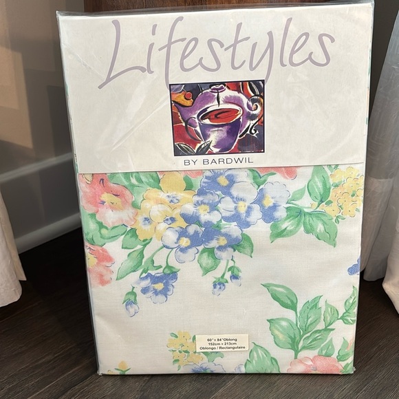 Lifestyles By Bardwill Bunny Patch 60x84 oblong tablecloth,Easter,Spring, floral - Picture 1 of 6